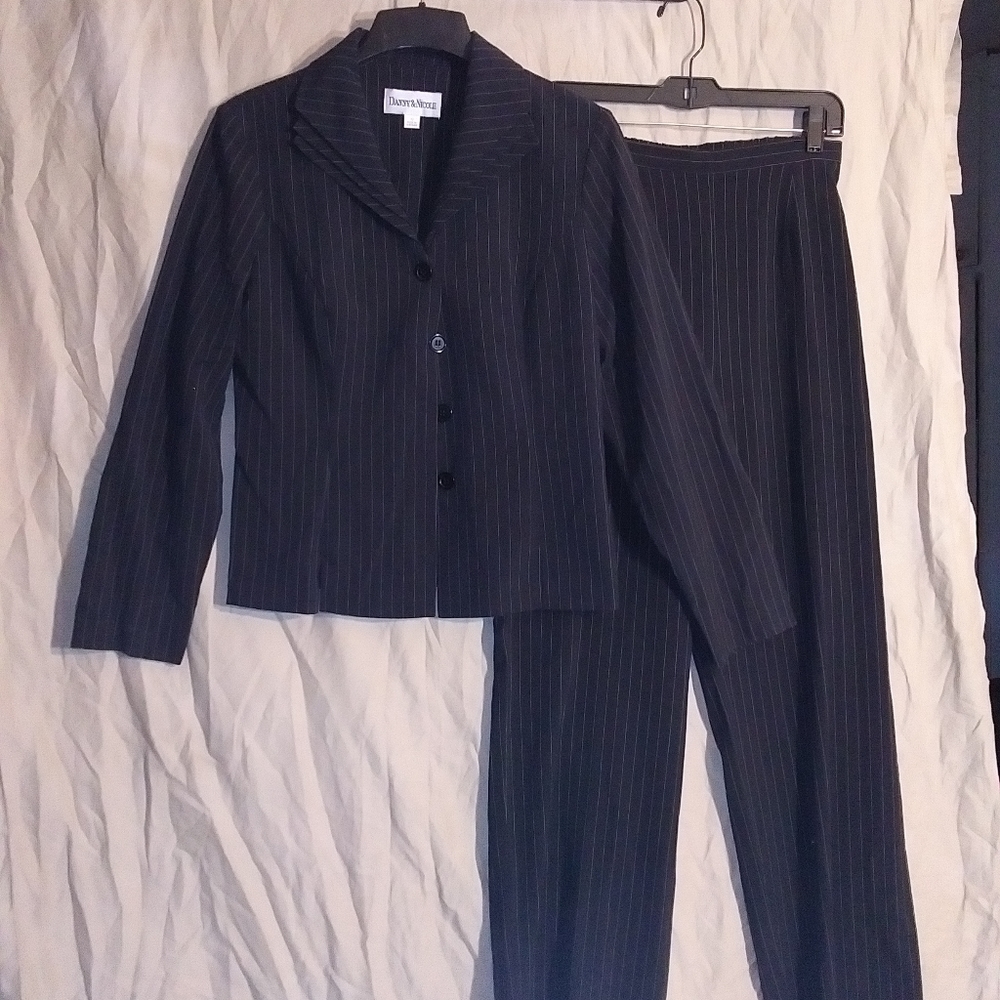 Danny&Nicole pant suit